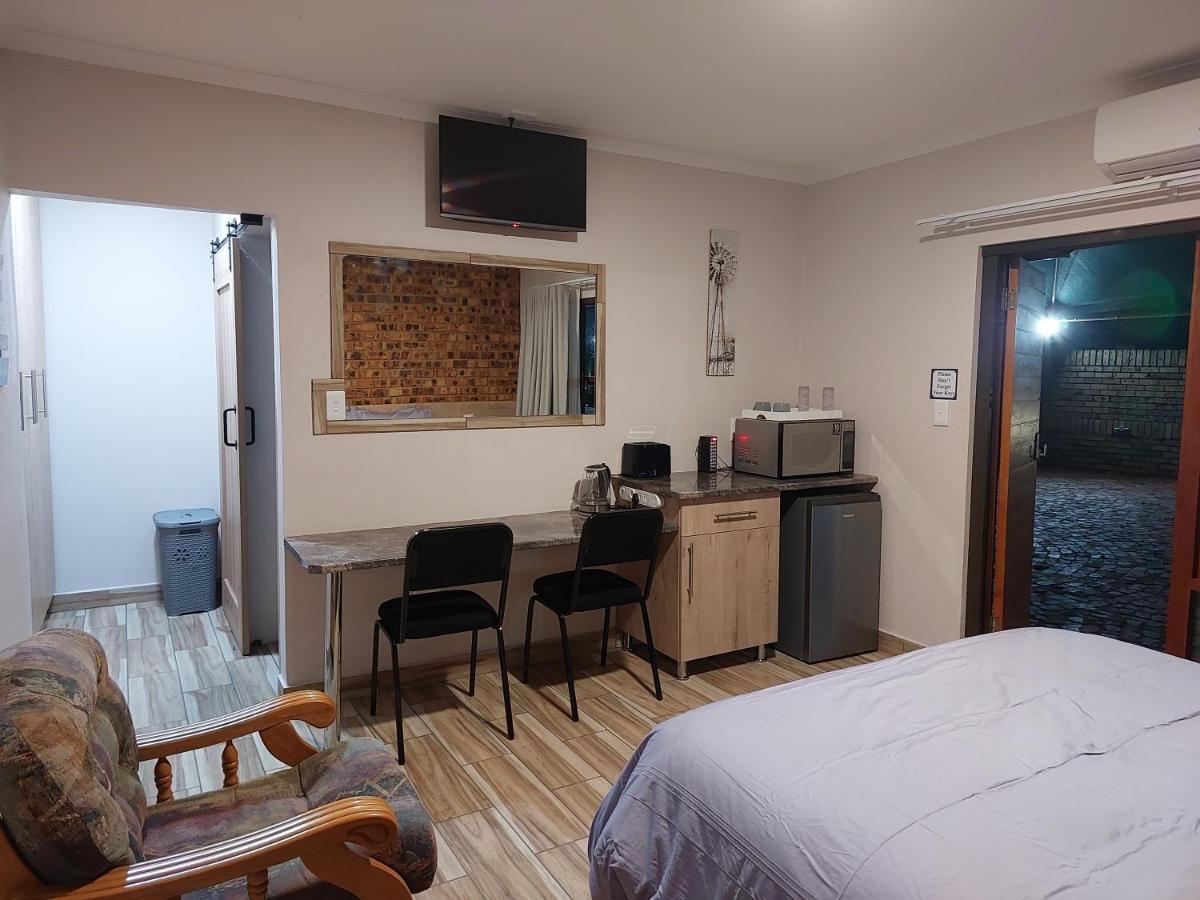 Twins Guest House Astoni Vanderbijlpark Δωμάτιο φωτογραφία